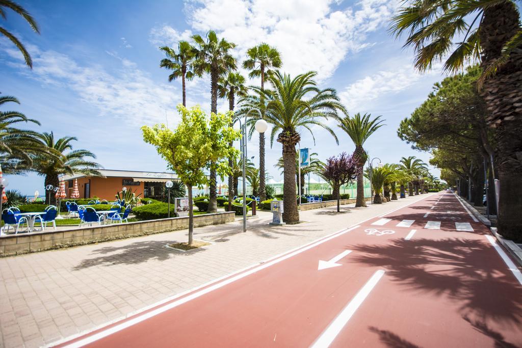Hotel Continental Tortoreto Εξωτερικό φωτογραφία