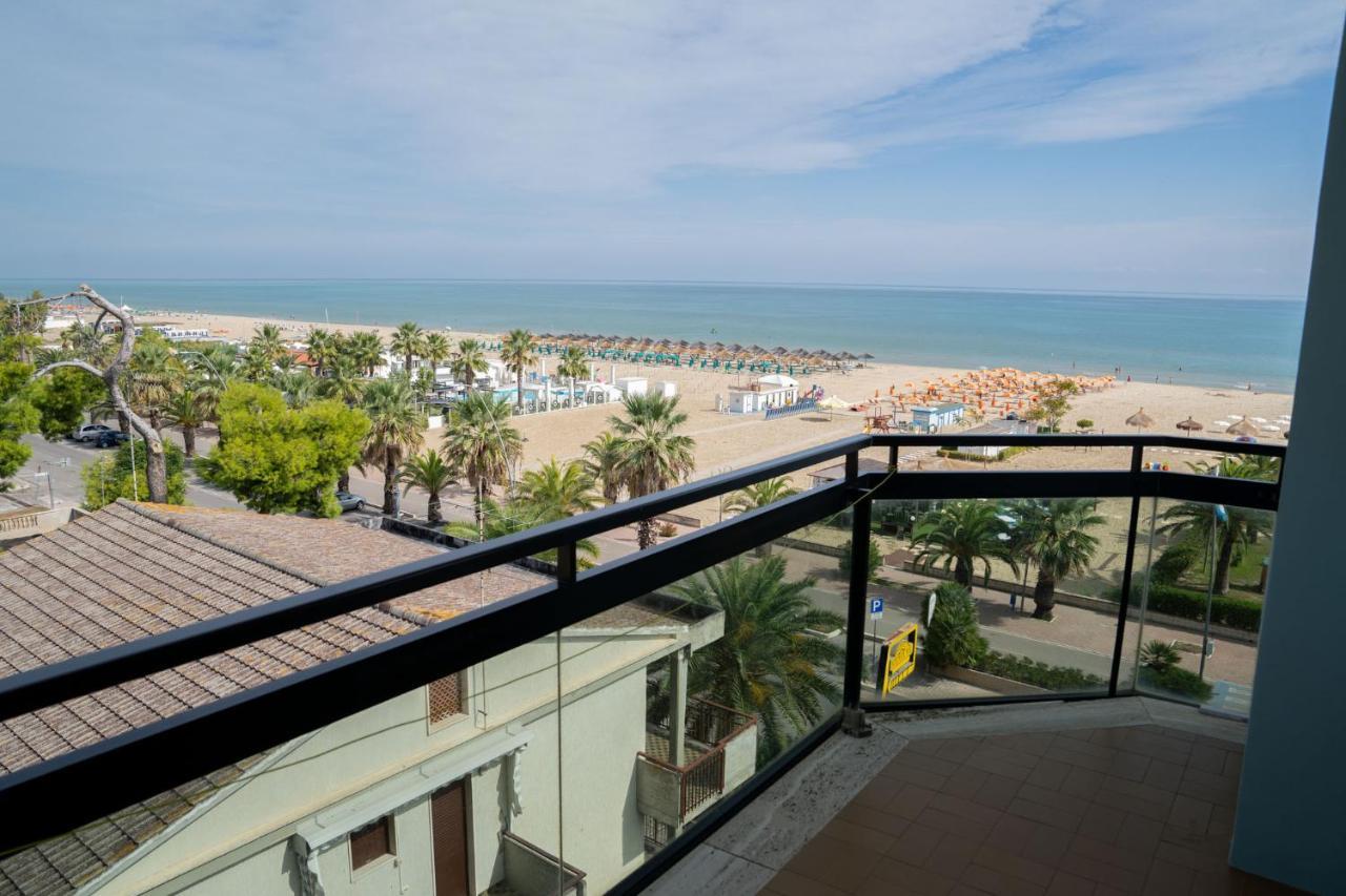 Hotel Continental Tortoreto Εξωτερικό φωτογραφία